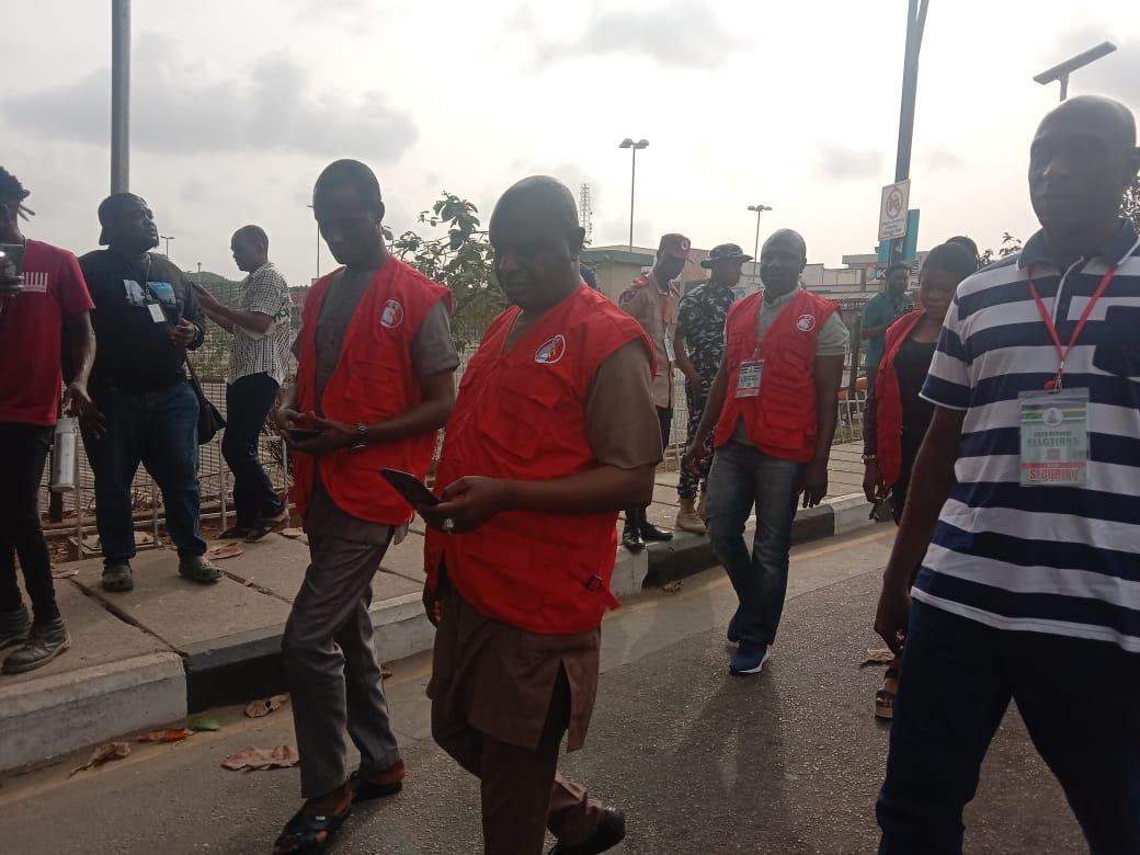 EFCC arrives polling units for inspection to prevent vote buying (photos)